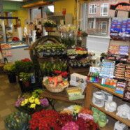 Hos Conny´s blomster i Skelund kan du købe blomster og meget mere